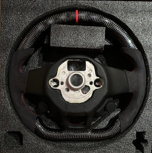 Volante LED de carbono y Alcántara en stock | VW Golf 7 GTI R, Polo, Jetta (2013+)