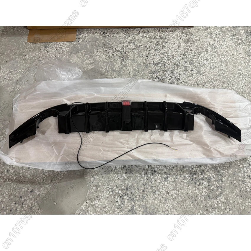 Difusor trasero con luz de freno LED | Golf 7 GTI GTD 2013-2017