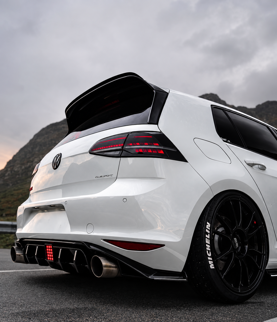 Difusor trasero con luz de freno LED | Golf 7 GTI GTD 2013-2017