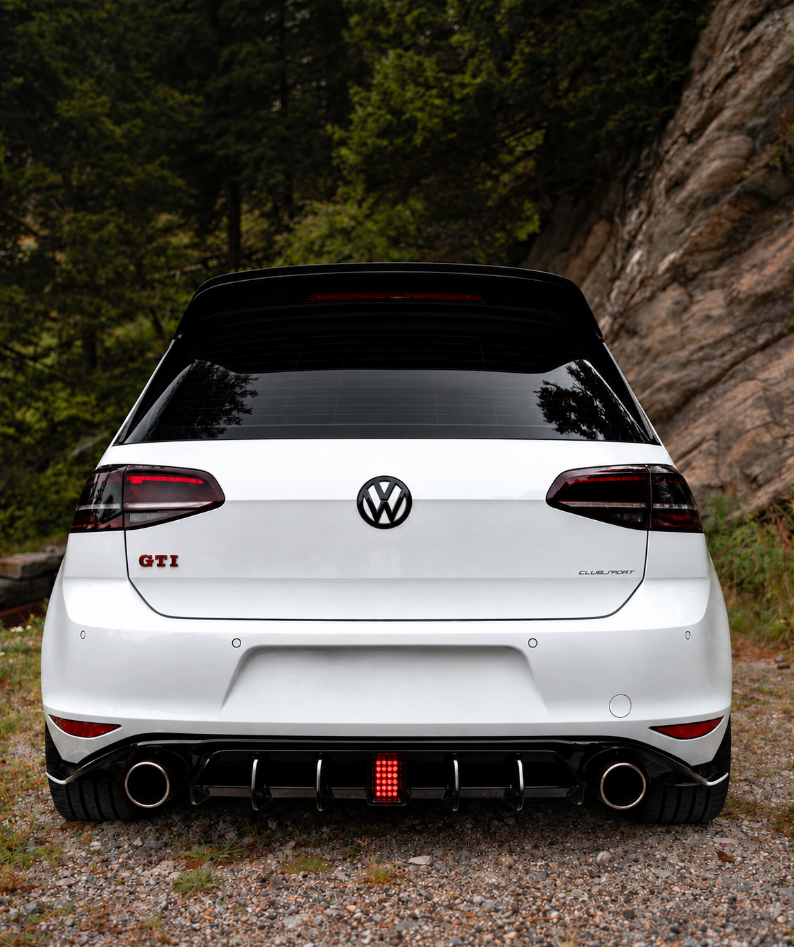Difusor trasero con luz de freno LED | Golf 7 GTI GTD 2013-2017